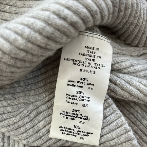 Brandy Melville crop sweater - Picture 4 of 4